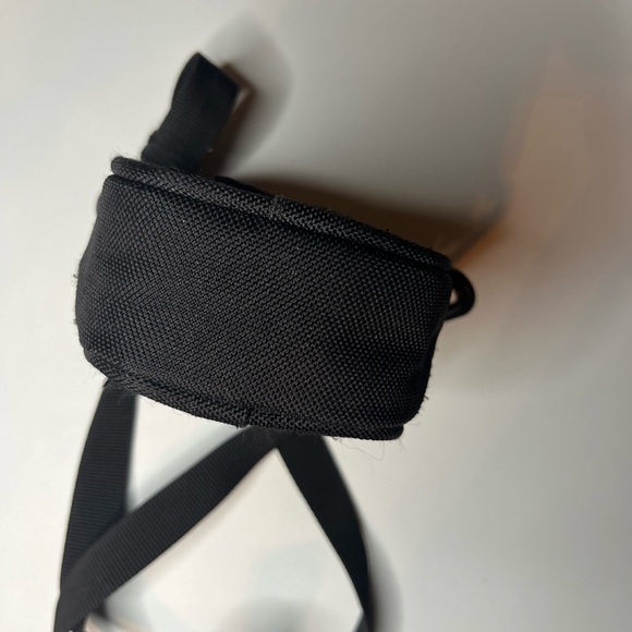 Lowepro Z5 Camera Pouch Carrying Case Black/Burgundy Great Pre-Owned Condition - Picture 10 of 11